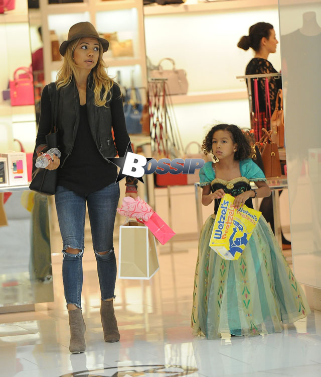 Jennifer Freeman and daughter Isabella go shopping on Christmas eve