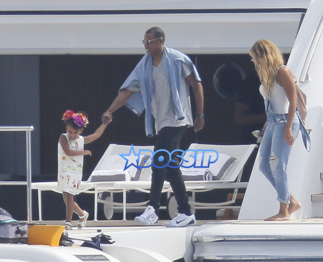 SplashNews Beyonce Jay Z Blue Ivy Angie Beyince Galactica Star Yacht Saint Jean Cap Ferrat