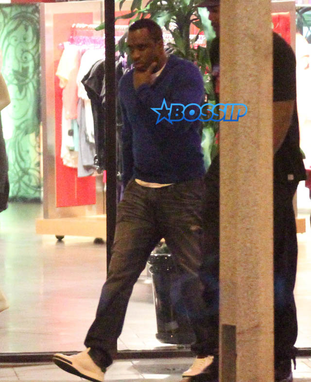 FameFlynetPIctures Sean Combs &Kim Porter Shop At The Hustler Store