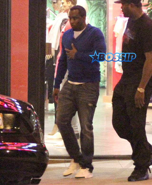 FameFlynetPictures Sean Combs &Kim Porter Shop At The Hustler Store