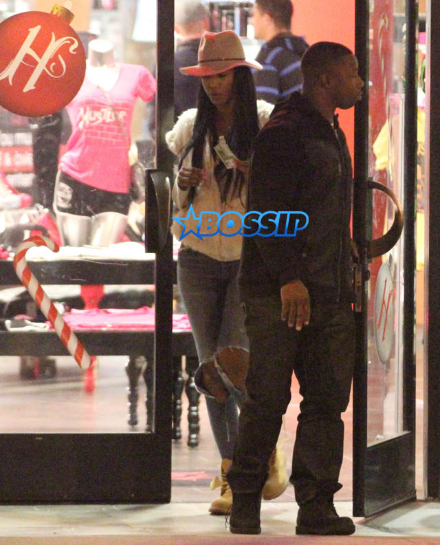 FameFlynet Pictures Sean Combs &Kim Porter Shop At The Hustler Store