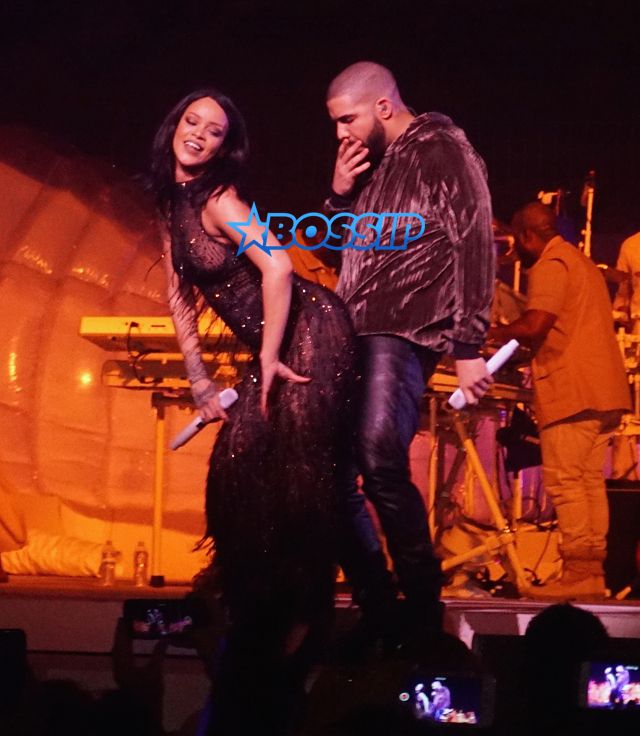 SplashNews Rihanna and Drake on stage of Rihanna's Anti World tour on Tuesday night in Miami. He surprised her , and performed "Work" , Jumpman
