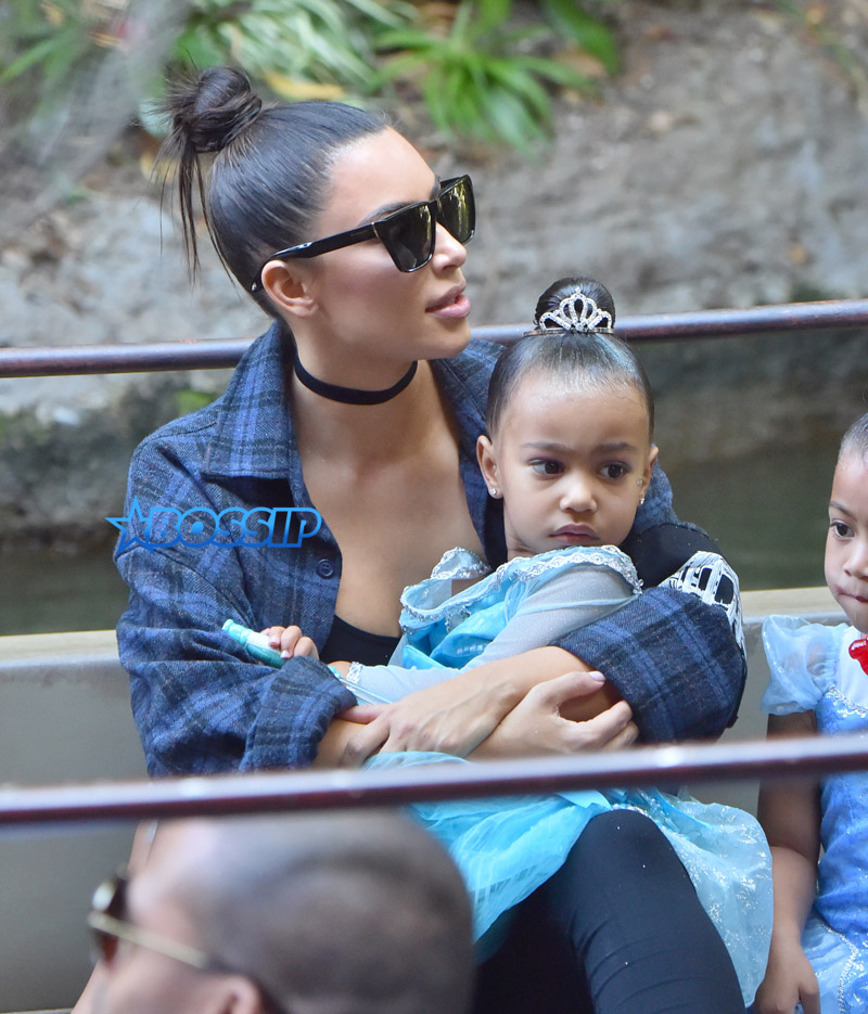 SplashNews Kim Kardashian North West Disneyland Kim Kardashian North West Queen Elsa