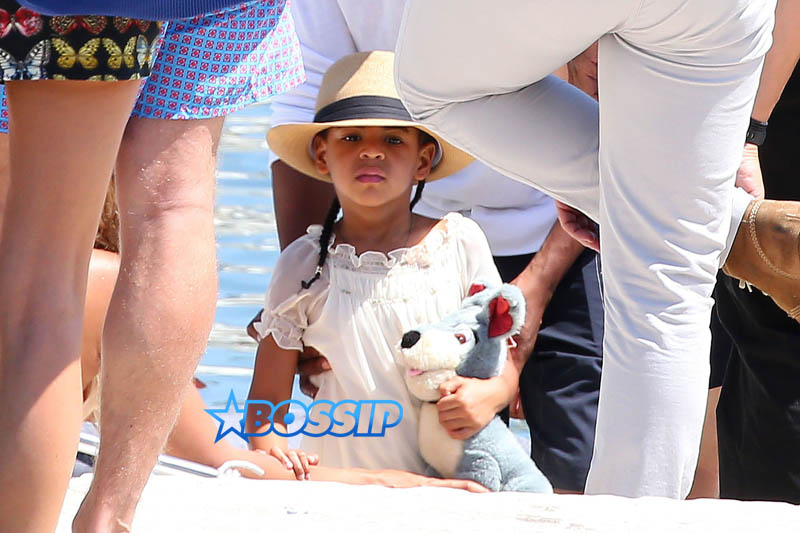 AKM-GSI Beaulieu-sur-Mer, France - Beyonce husband Jay Z 4-year-old daughter Blue Ivy shore boat. concert in Brussels. Gloria Carter Richard Tina Lawson Julius