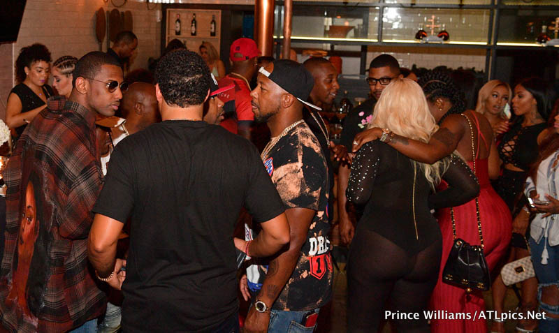 dusse-crowd-shots