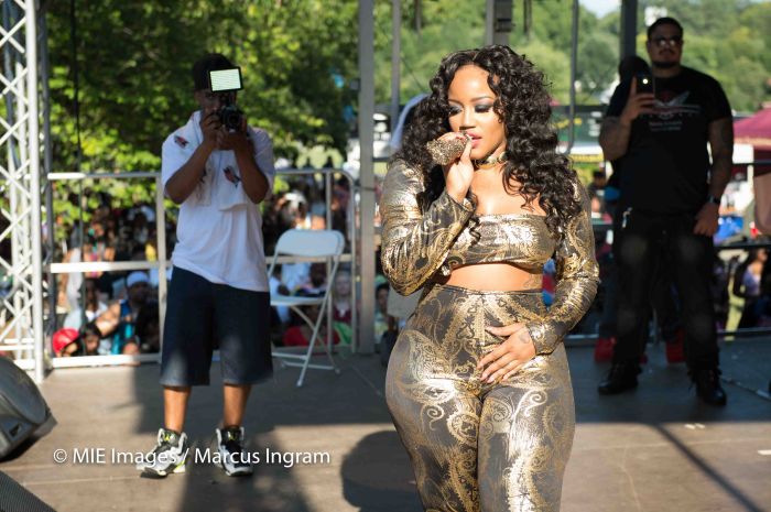 jhonni-blaze-performs2