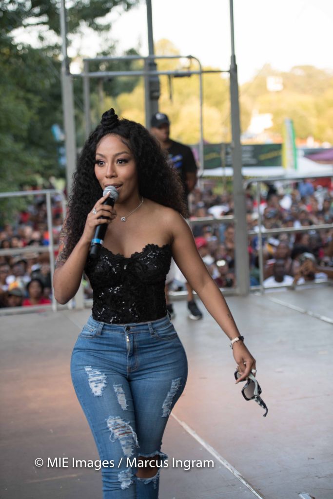 kmichelle-performs5