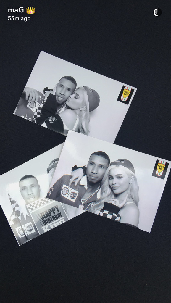 rs_578x1024-161016132943-634-kylie-jenner-king-cm-1011616
