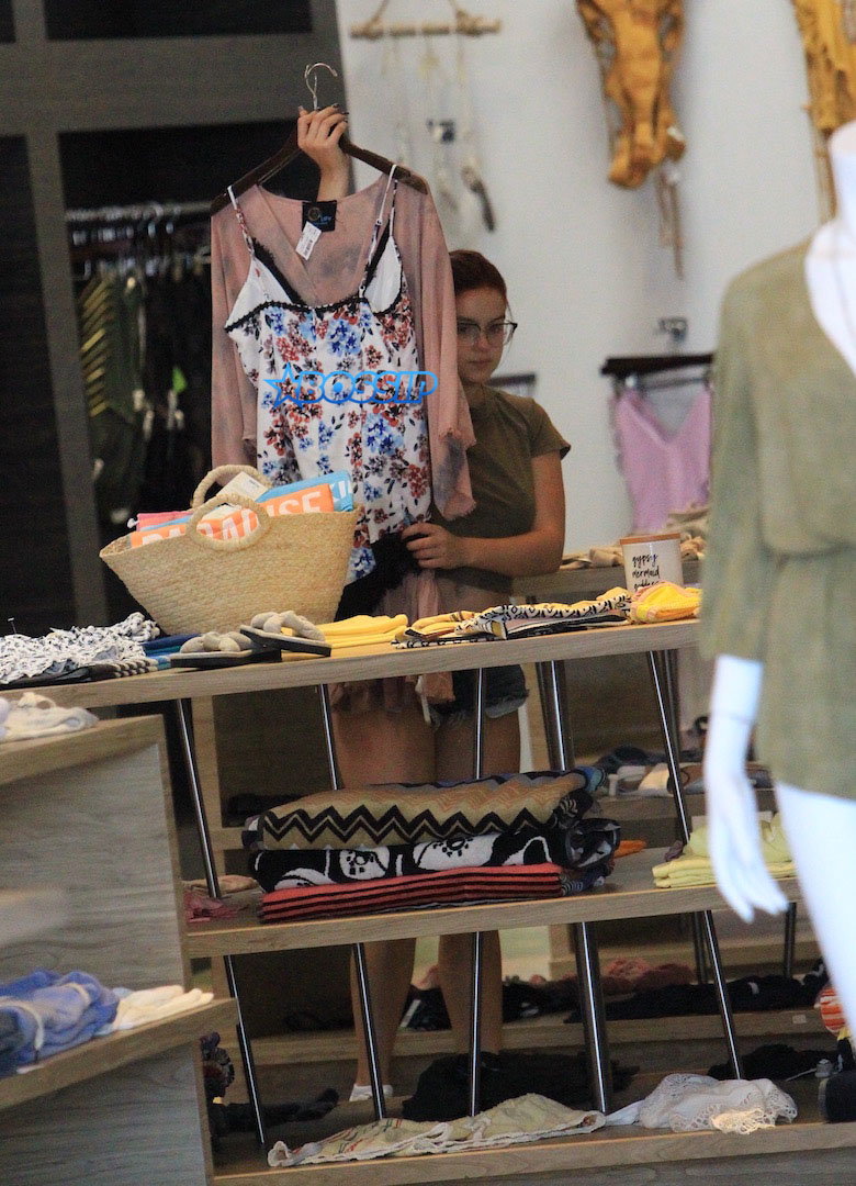 Ariel Winter picks her butt while shopping at Planet Blue in Beverly Hills, CA. Zodiac/ Splash News