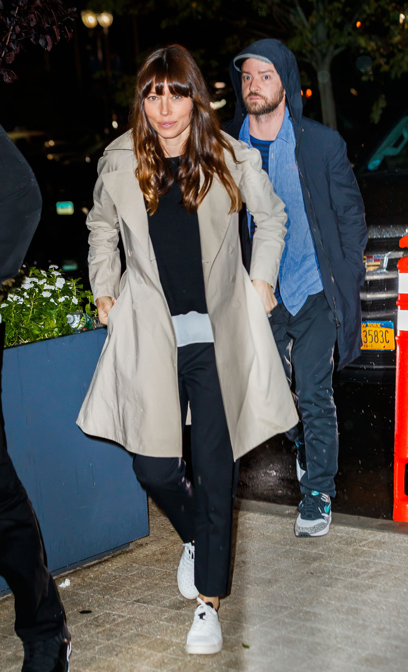 Justin Timberlake and Jessica Biel share a kiss at Day 6 of the US Open to watch Roger Federer play in NYC.
