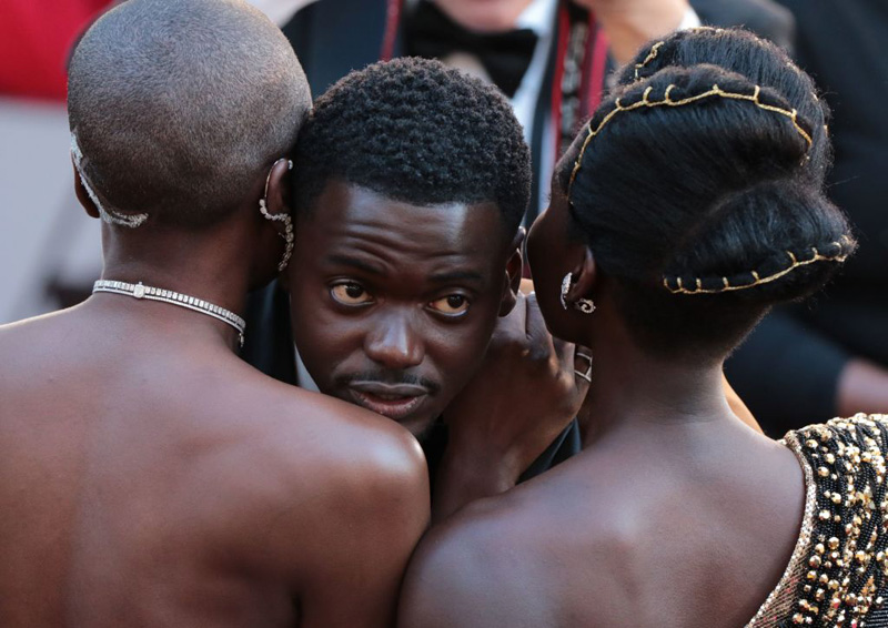 (L-R) Actors Danai Gurira, Daniel Kaluuya and Lupita Nyong'o arrive for the 90th Annual Academy Awards on March 4, 2018, in Hollywood, California. / AFP PHOTO / Kyle GRILLOT 
