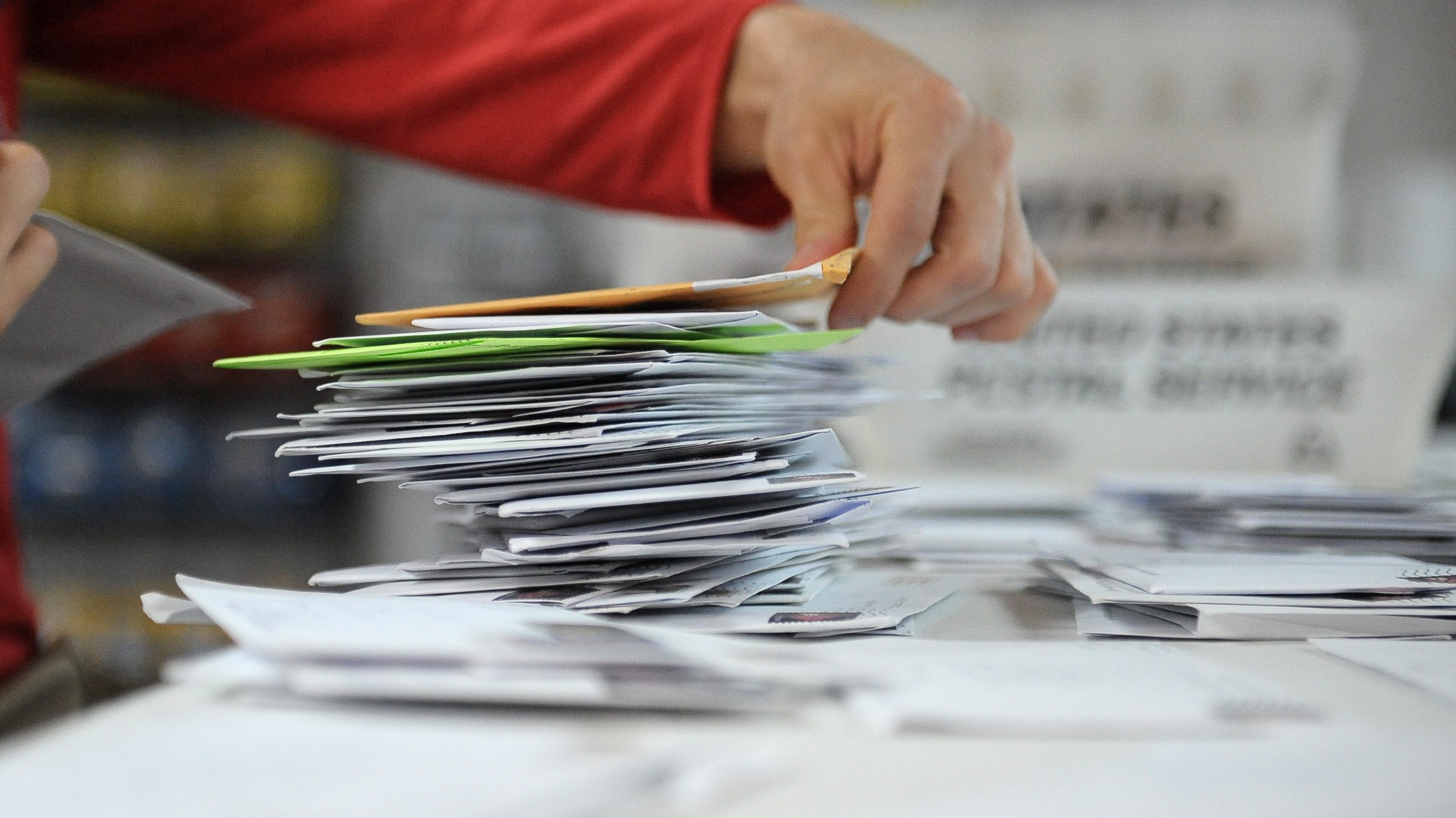 mail woman steals greeting cards money