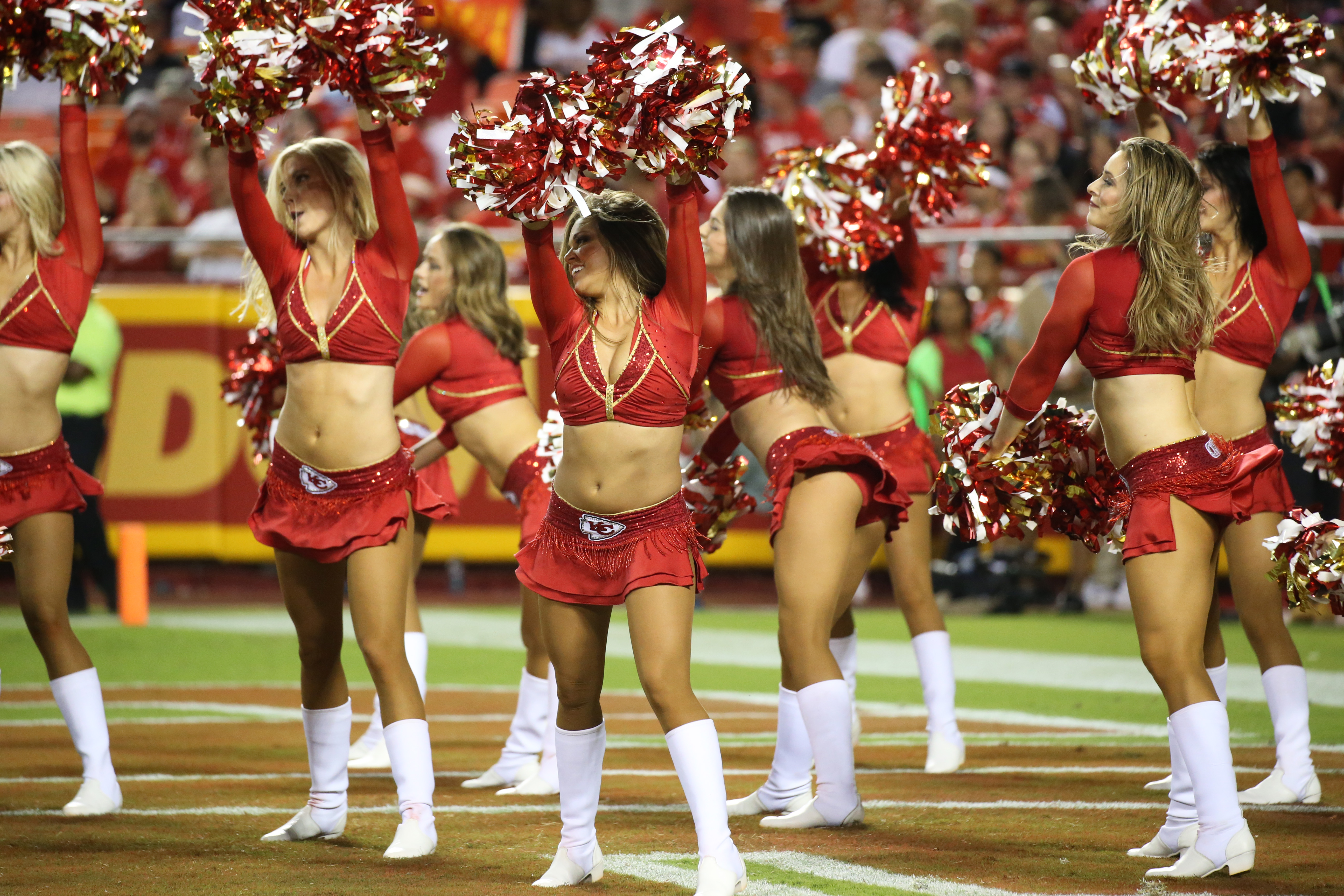cheerleader kneels during national anthem