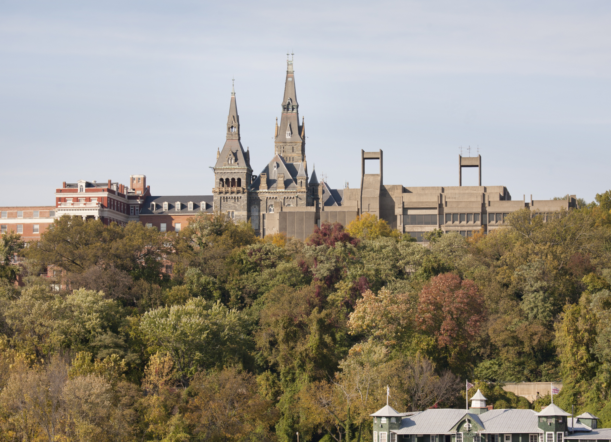 Georgetown University students approve reparations fund