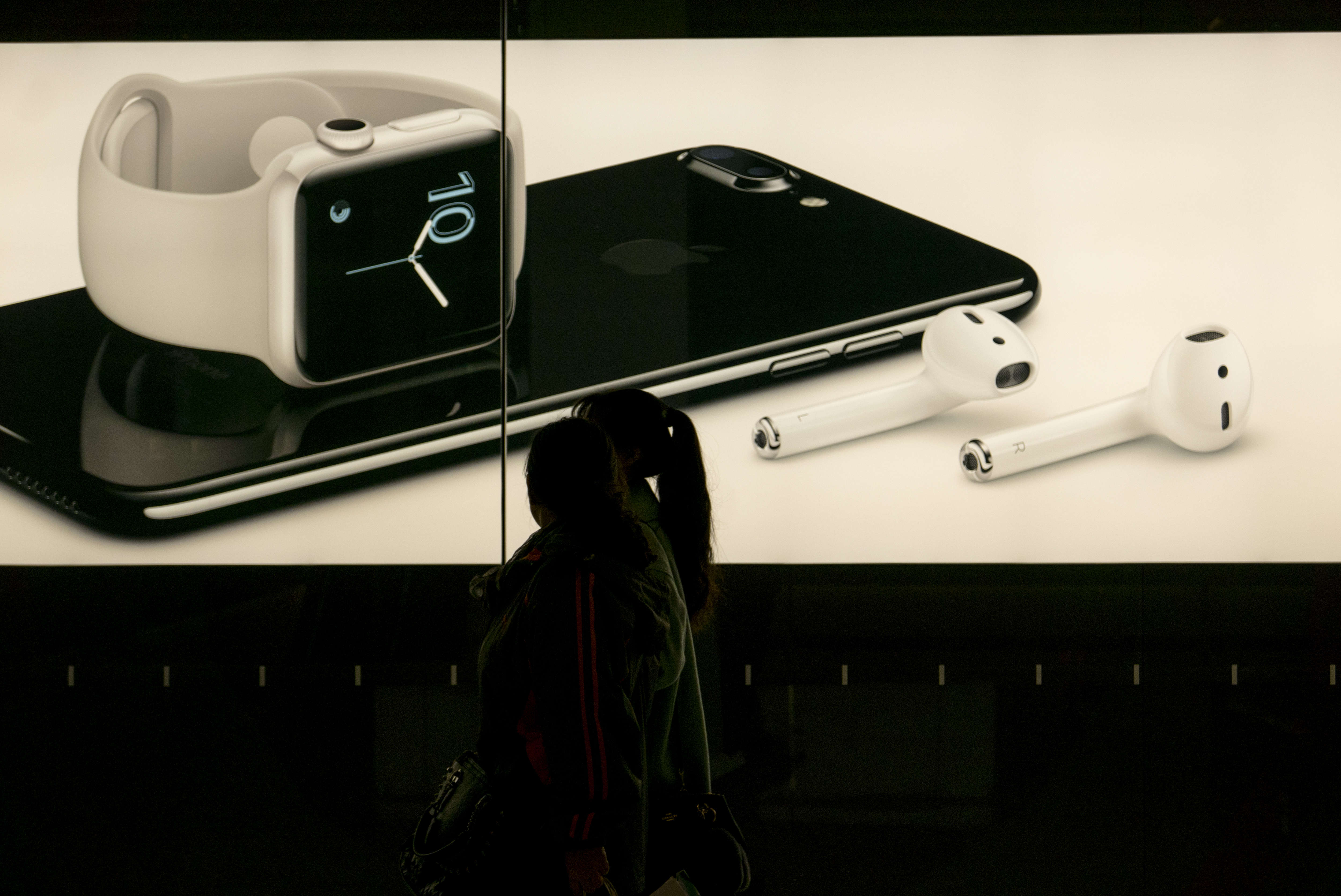 Black Teen Sues Apple For $1 Billion