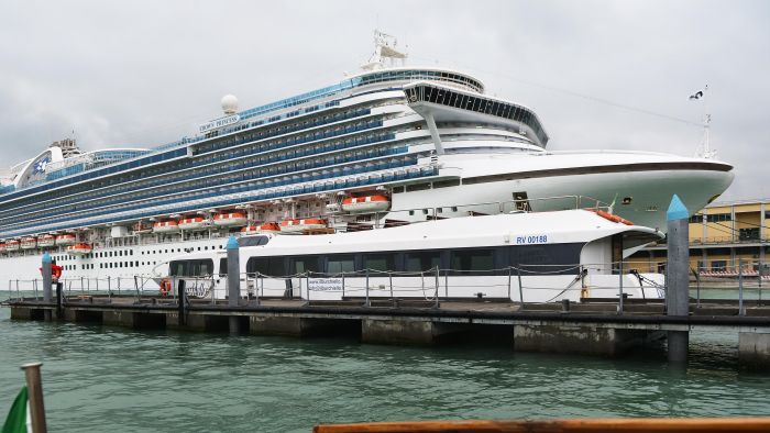 ITALY-VENICE-CRUISE SHIP