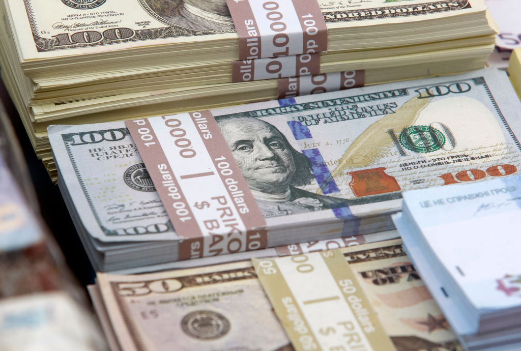 Souvenir banknotes of 100 US dollars and 50 US dollars...