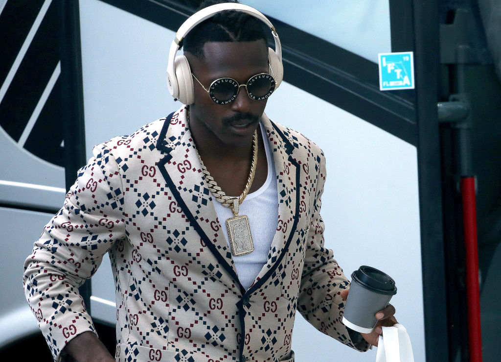 New England Patriots Arrive at Hard Rock Stadium