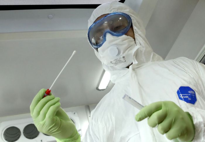 Moscow ambulance crews equipped to deal with novel coronavirus cases