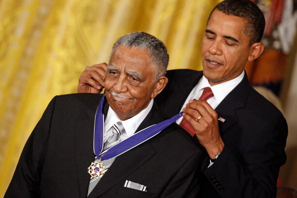Rev. Joseph E. Lowery receives medal from obama