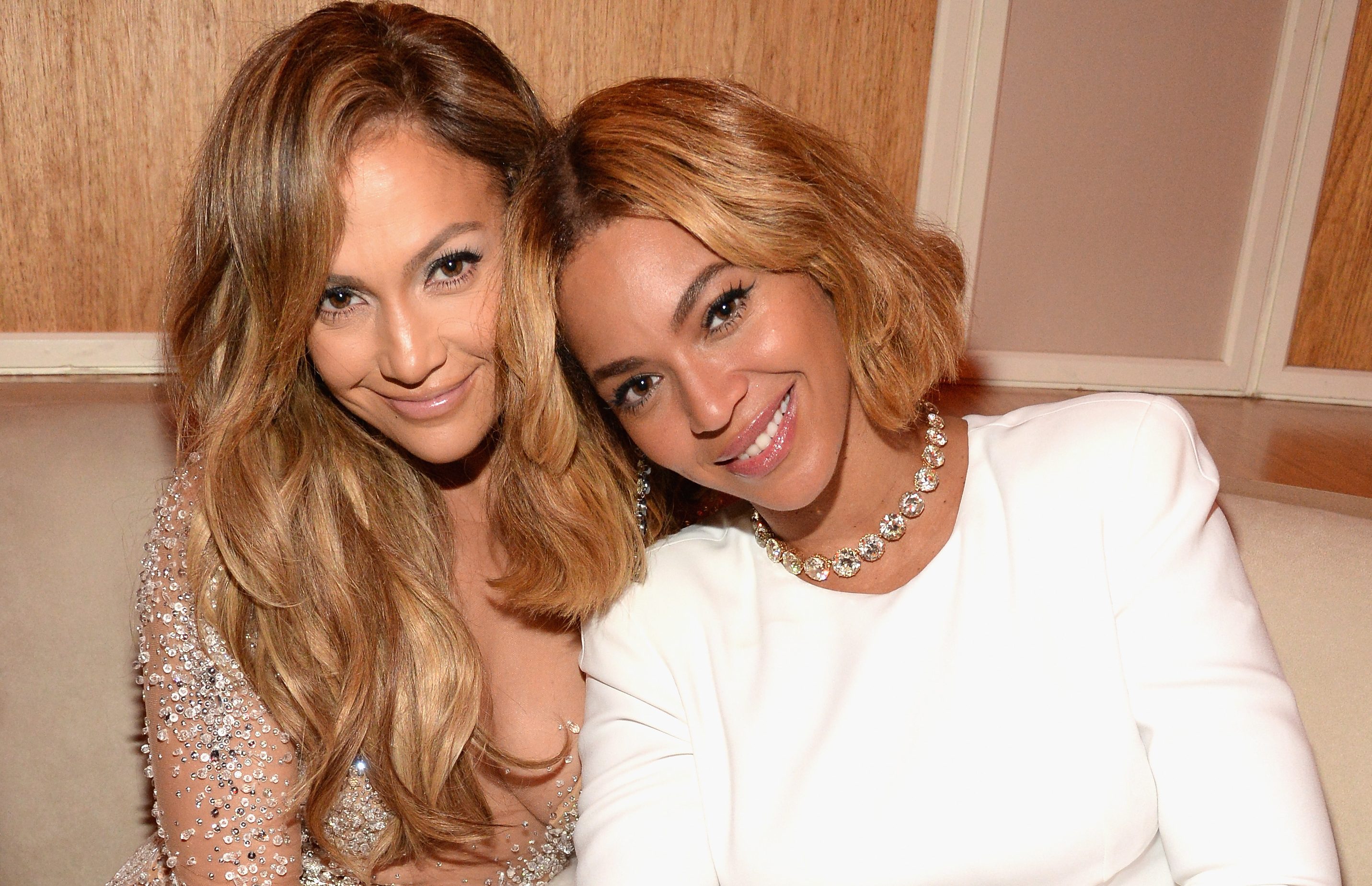 Beyoncè & J Lo. At The Vanity Fair Oscar Party