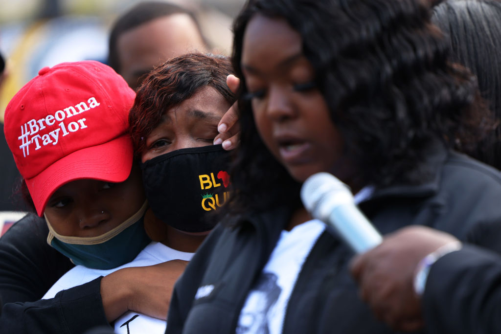 Louisville Reacts After Cop Charged With Wanton Endangerment In Breonna Taylor's Death