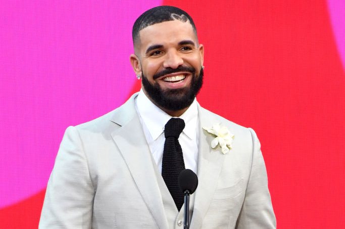 Drake at the 2021 Billboard Music Awards