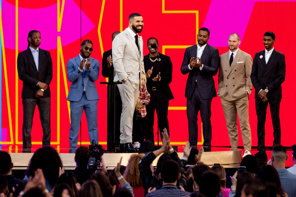 2021 Billboard Music Awards - Salon