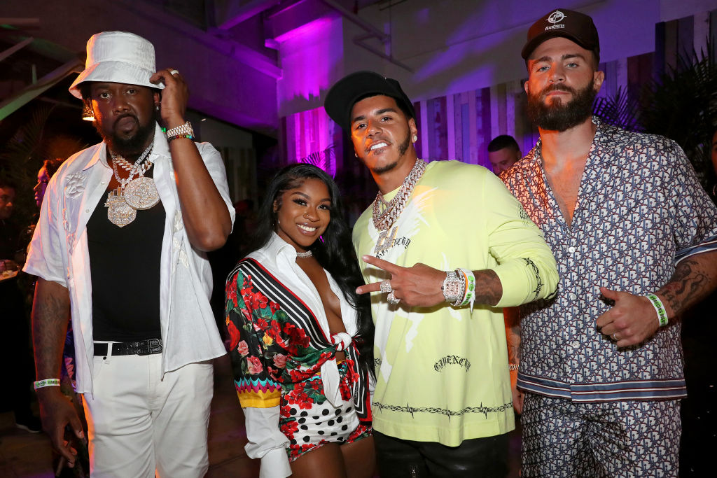 Floyd Mayweather v Logan Paul