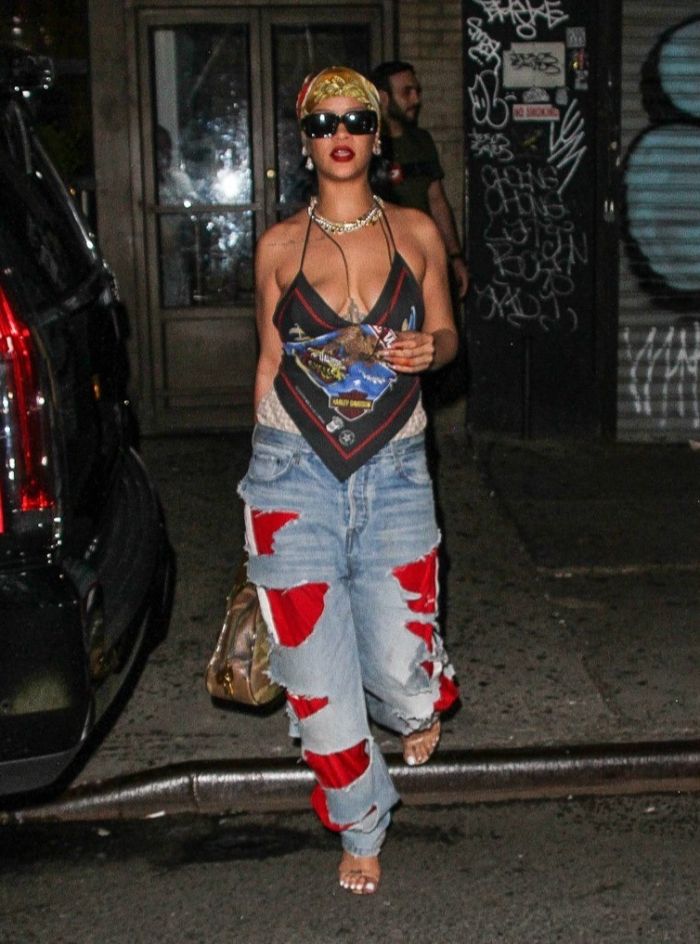 Rihanna and ASAP Rocky visit a NYC Hookah Bar