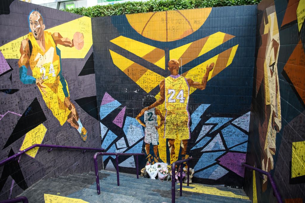 Fans mourn Kobe Bryant in China's Guangzhou