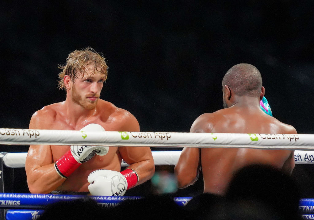 BOXING: JUN 06 Mayweather v Paul