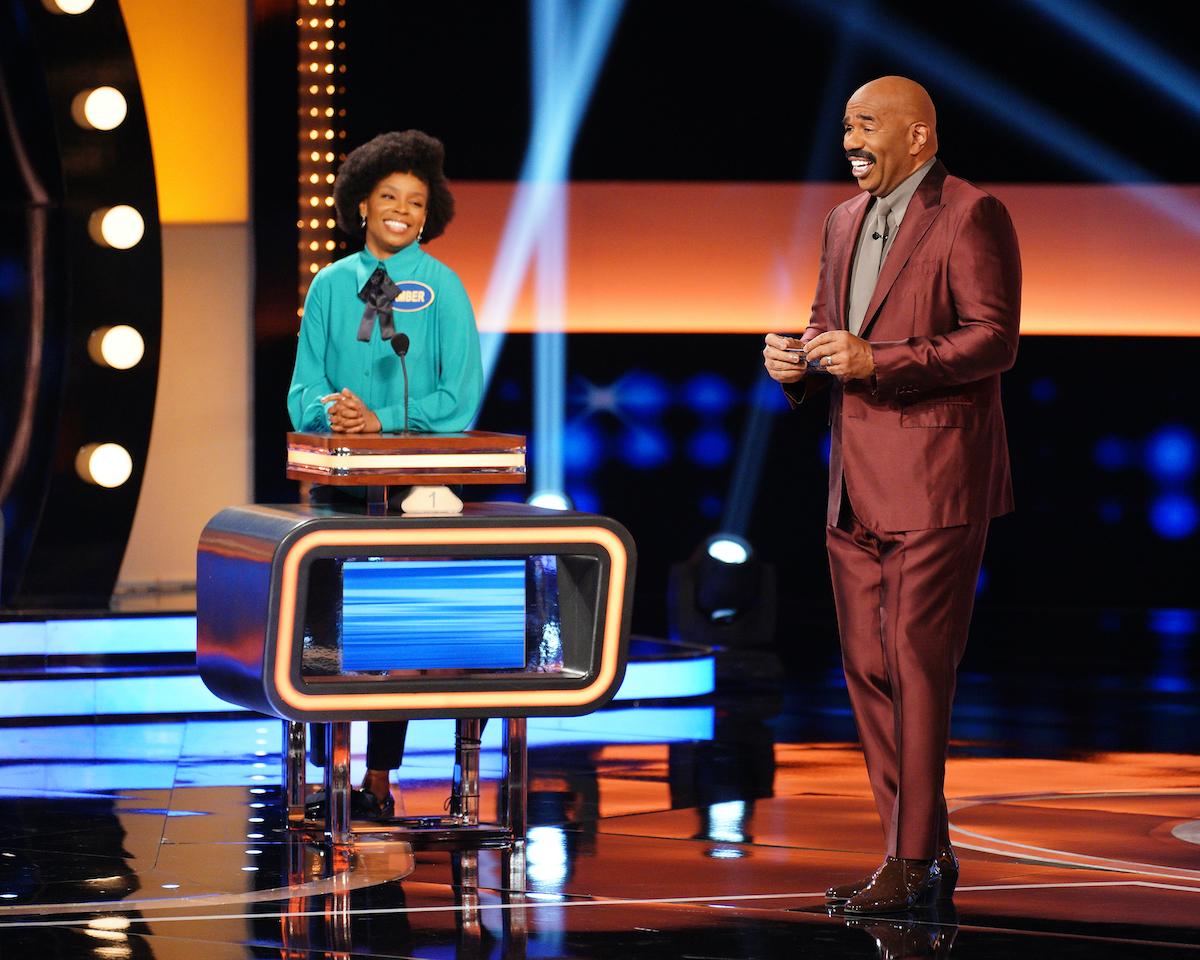 Celebrity Family Feud Amber Ruffin's family faces off against Boyz II Men