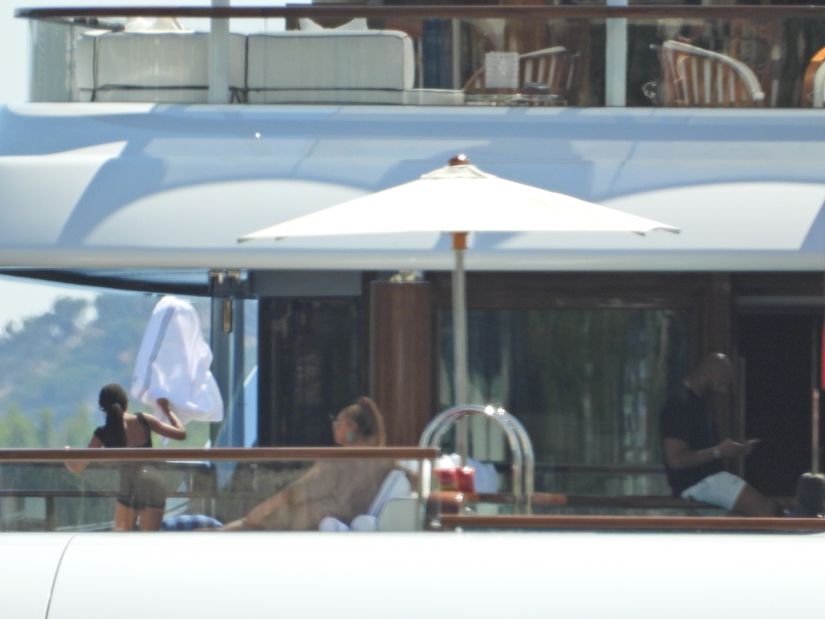 Beyonce and Jay-Z and kids aboard luxury yacht Faith