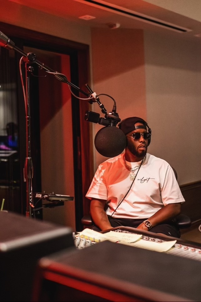 Diddy joins Dr. Dre in the studio