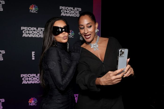 2021 E! People's Choice Awards - Backstage