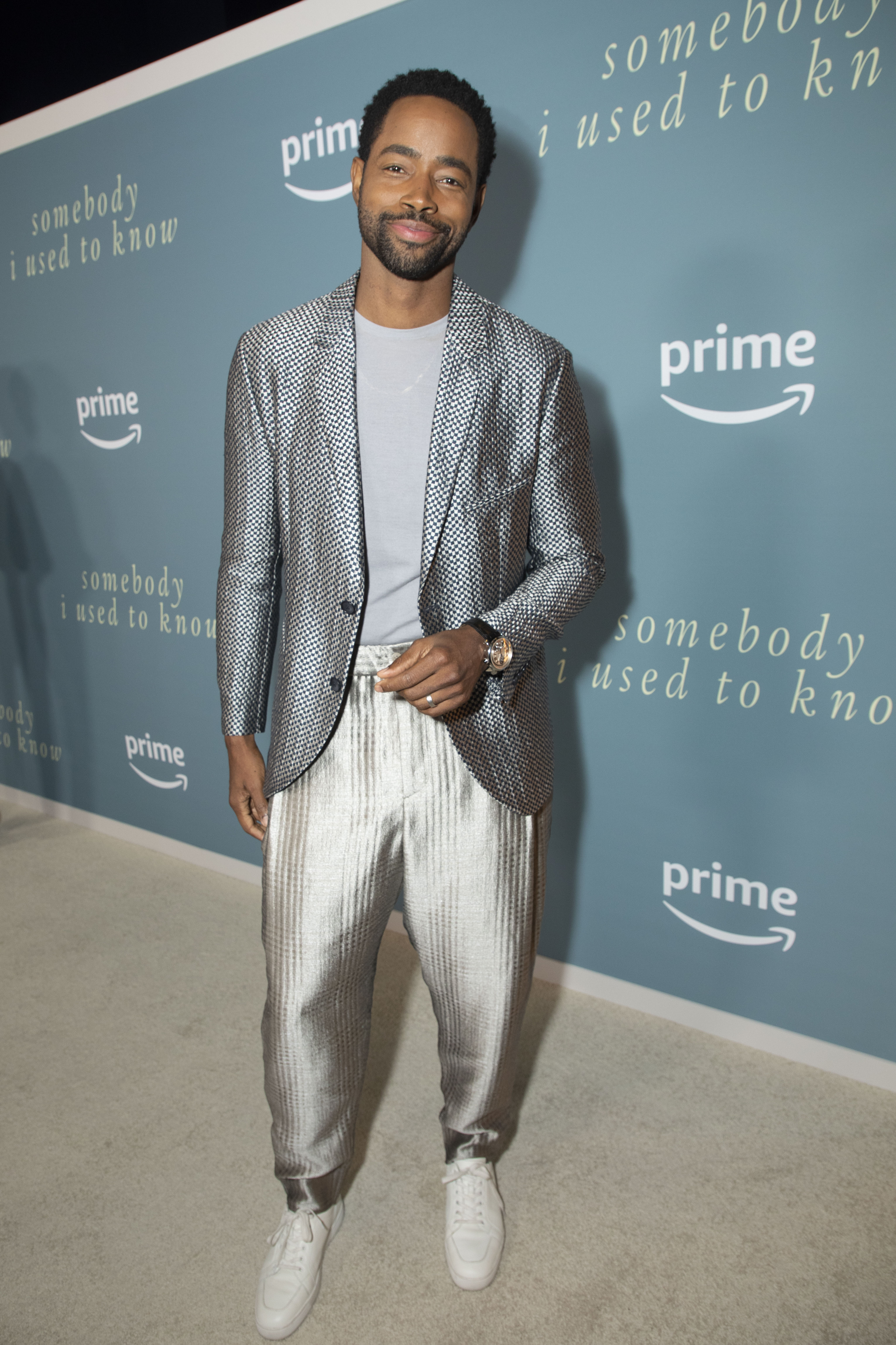 'Somebody I Used To Know' premiere assets