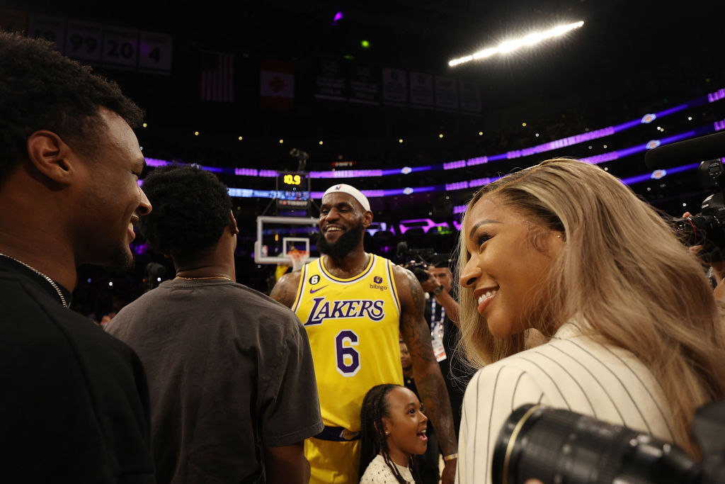 Oklahoma City Thunder v Los Angeles Lakers