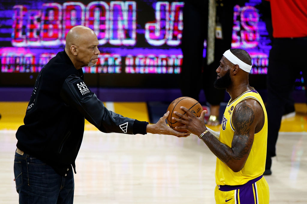 Oklahoma City Thunder v Los Angeles Lakers