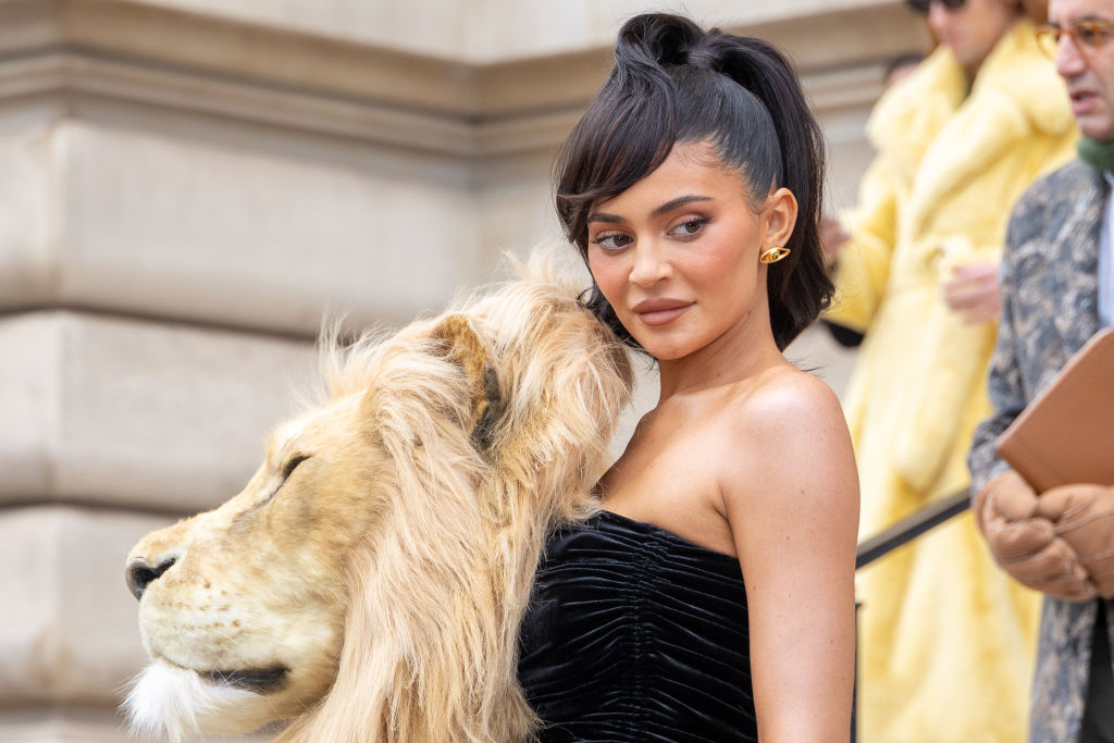 Schiaparelli : Outside Arrivals - Haute Couture Spring Summer 2023