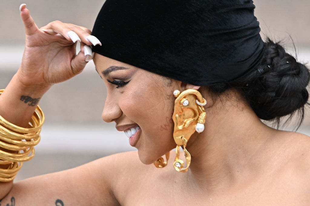 Schiaparelli : Outside Arrivals - Paris Fashion Week - Haute Couture Fall/Winter 2023/2024