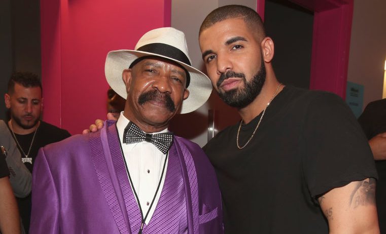 Drake & Dennis Graham.- 2017 Billboard Music Awards - Backstage and Audience