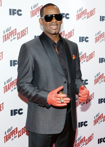 R.Kelly, Donnell Russell, read, lawsuit, Surviving R.Kelly, $10.5 million 