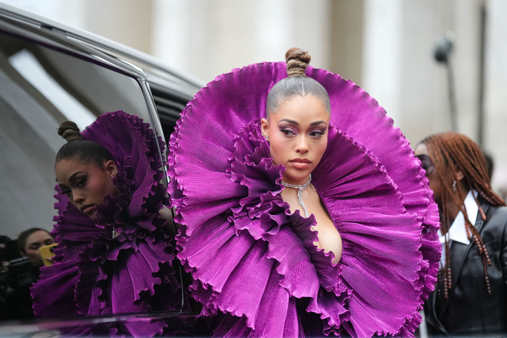 Street Style - Paris Fashion Week - Haute Couture Spring/Summer 2024 - Day Four