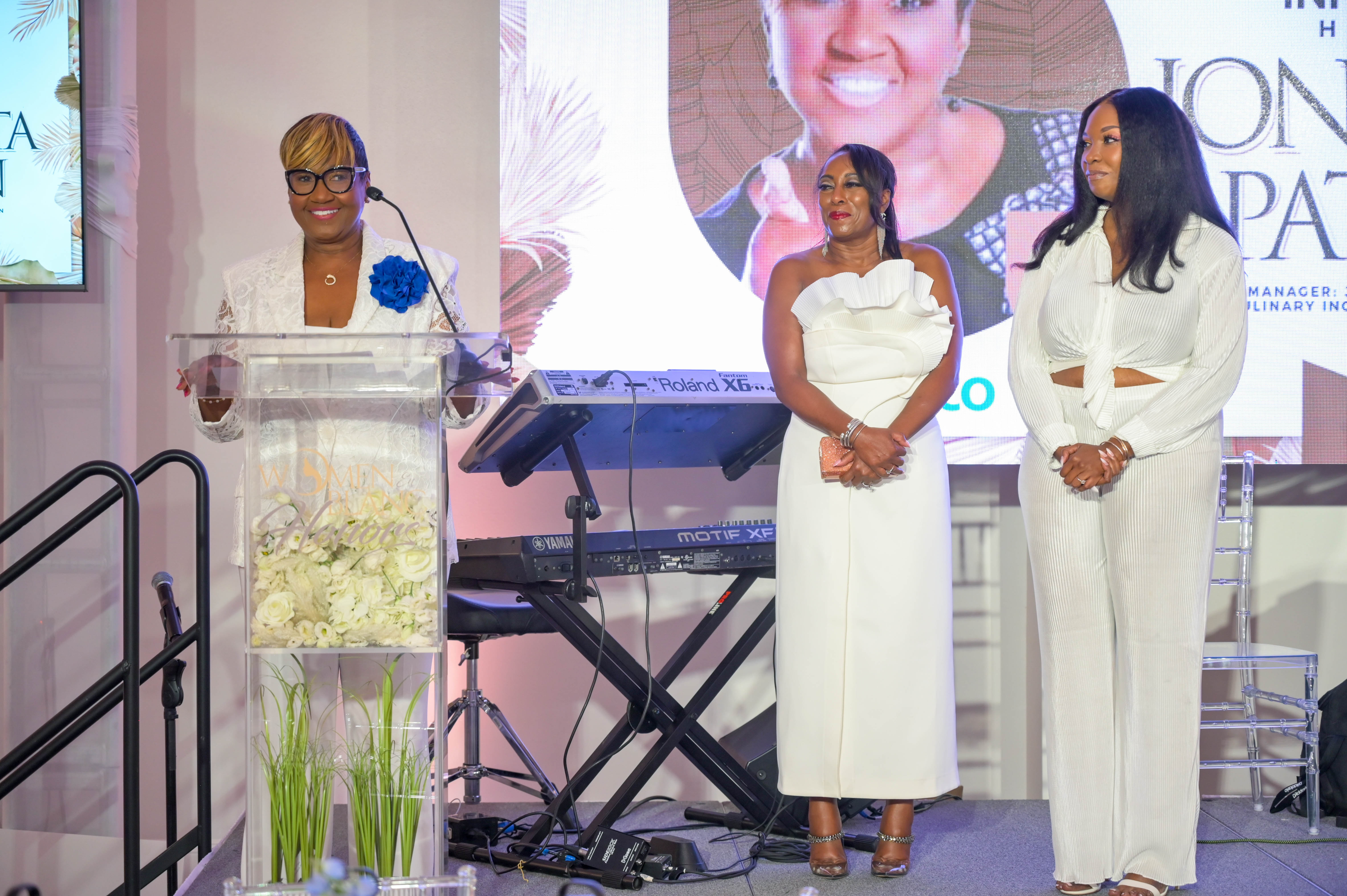 Women En Blanc Honors
